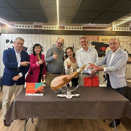 Las figuras de calidad diferenciada del jamón ibérico apoyan el 40 aniversario del Jamón de Teruel