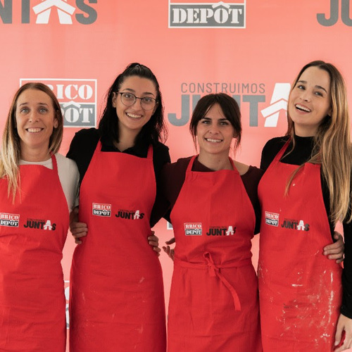 'Desafío Construimos Juntas': Una fontanera, una electricista, una carpintera y una experta en bricolaje guían a las futuras generaciones en la industria de la construcción