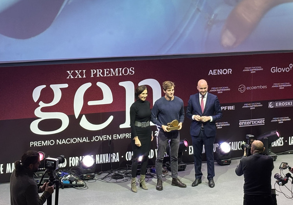 canaldis-auara-antonioespinosa-ceo-premionacional-jovenempresario-2024