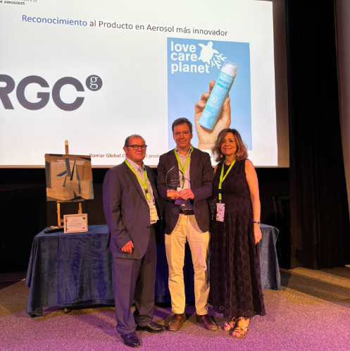 Agrado recibe el premio al aerosol más innovador del año por su bruma facial de la mano de AEDA