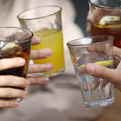 Variedad, hostelería y turismo impulsan las bebidas refrescantes en verano