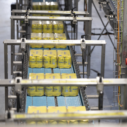 Cervecera de Canarias amplía su oferta de cerveza sin alcohol ante el crecimiento constante de la demanda