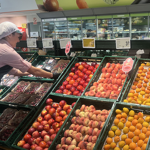 Consum compra 7.753 toneladas de fruta de hueso de origen local, un 19% más que la campaña anterior