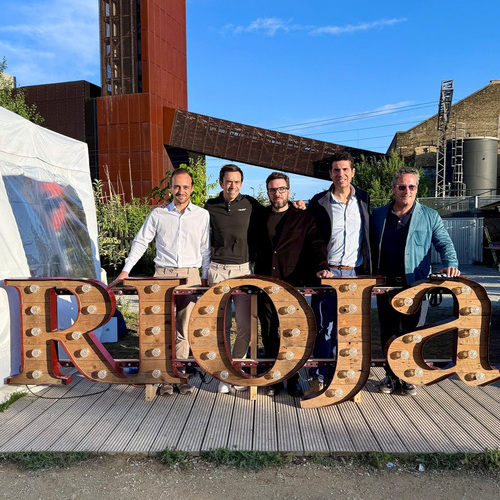 Miles de londinenses brindan por los 100 años de Rioja en un festival histórico