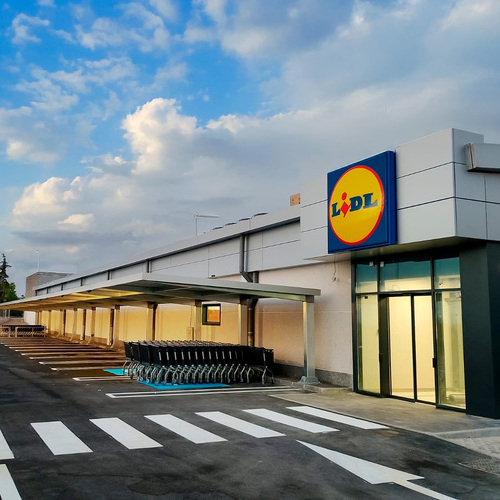 Lidl culmina la reforma de su tienda en Baza tras invertir 2,3 M€ para modernizar y ampliar sus instalaciones