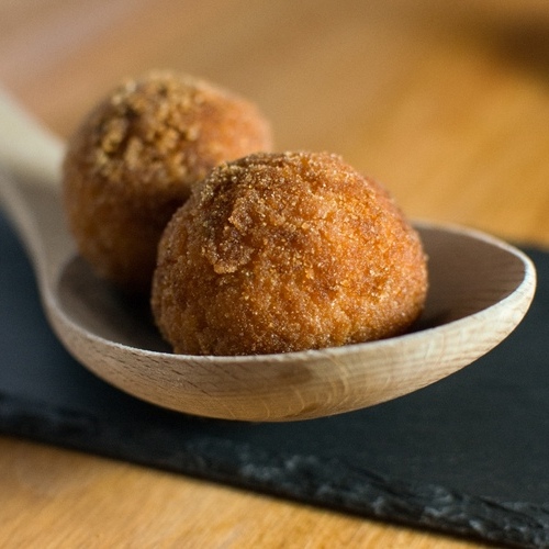 Solo de Croquetas rinde homenaje a la primera croqueta dulce de la historia: una experiencia gastronómica que educa, emociona y cruje