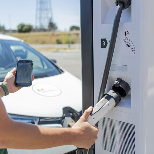 Alimerka e Iberdrola se alían para la instalación de 238 puntos de recarga para vehículos eléctricos en los supermercados
