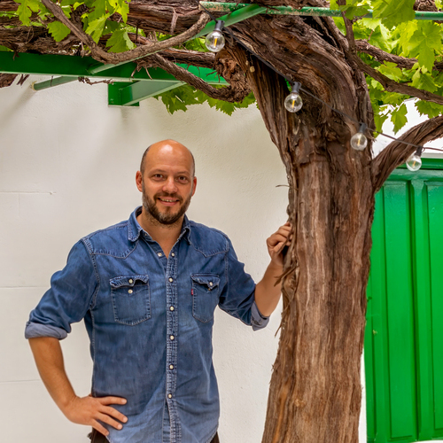Bodegas Verum se consolida en la élite del vino español con 96 puntos de Tim Atkin y posiciona su Garnacha entre los 10 mejores vinos de España.
