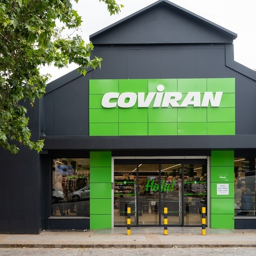 Covirán refuerza el abastecimiento en tiendas ante el aumento de la demanda en el litoral y zonas rurales