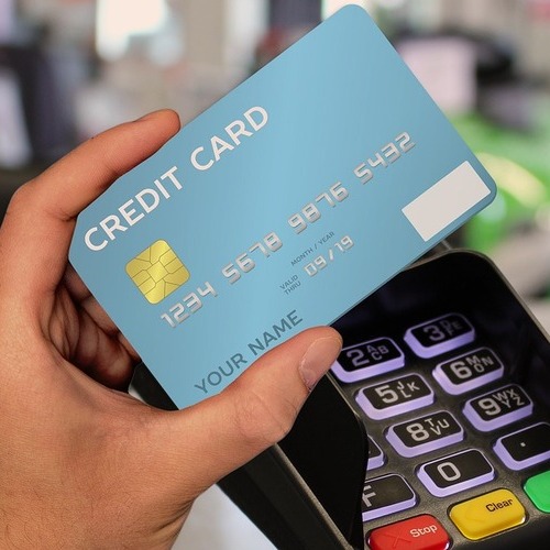 Las rebajas disparan un 37% las compras con tarjeta en comercios en España