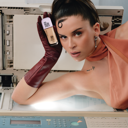 La base de maquillaje ligera que usa Nathy Peluso deja un acabado mate luminoso y es de Maybelline NY