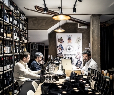Wine Up selecciona 100 vinos imprescindibles de Castilla-La Mancha para una cata a ciegas con Ferrán Centelles