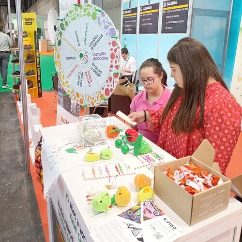 La ruleta solidaria Dutty Free de "5 al día" recauda fondos en Fruit Attraction para Assido Murcia