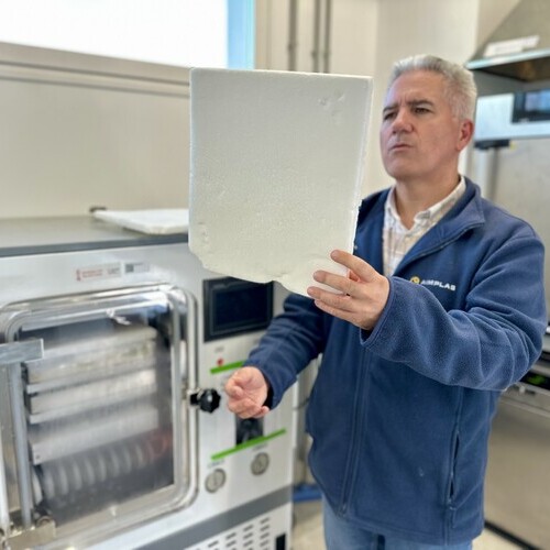 Un proyecto reutiliza aceite de cocina usado para fabricar detergentes sostenibles de uso doméstico 