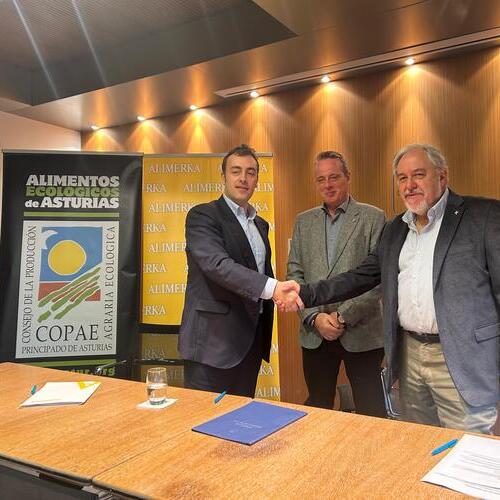Alimerka reafirma su apuesta por el producto ecológico asturiano con la firma de un acuerdo con COPAE