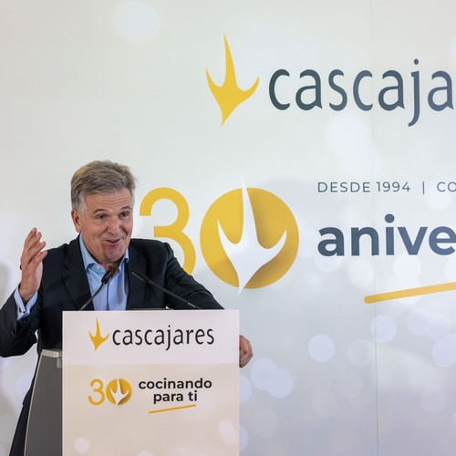 Cascajares celebra 30 años de historia junto a Alfonso Fernández Mañueco en su nueva fábrica de Dueñas