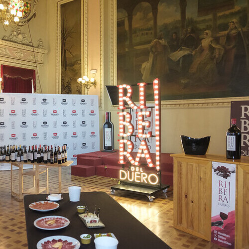 Ribera del Duero renueva su compromiso con SEMINCI en su 70 aniversario, brindando un año más por la cultura, el arte y la excelencia