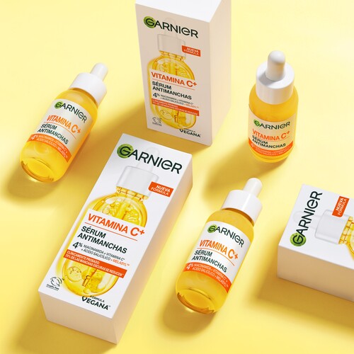 ¿Días más cortos? ¡No importa! Luce un efecto "buena cara" instantáneo con el fluido anti-UV efecto glow con vitamina C de Garnier