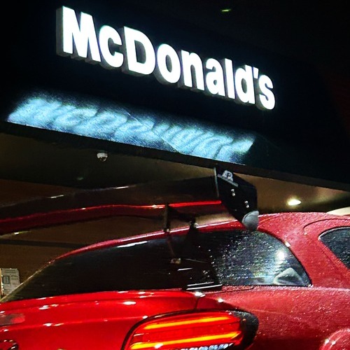 McDonald's reúne en McAuto a más de 800 coches tuneados con motivo del lanzamiento de su nueva McExtreme Bulled Pork