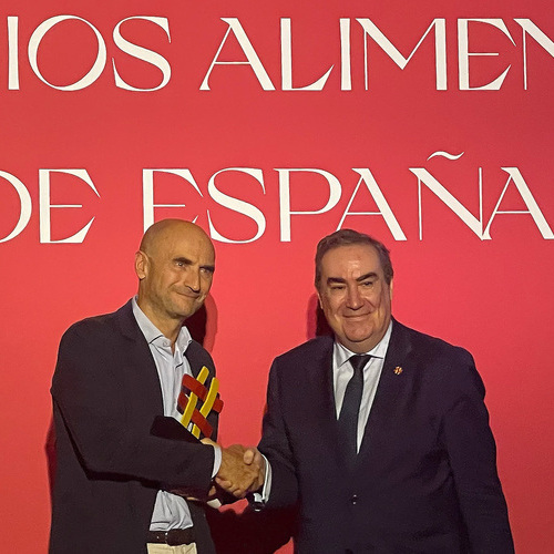 Monte Nevado consagra su excelencia recogiendo un doble galardón en los Premios Alimentos de España al Mejor Jamón Ibérico y Serrano