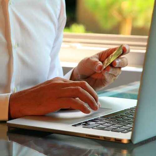 El 47% de los españoles prefiere pagar con tarjeta sus compras online, según PaynoPain
