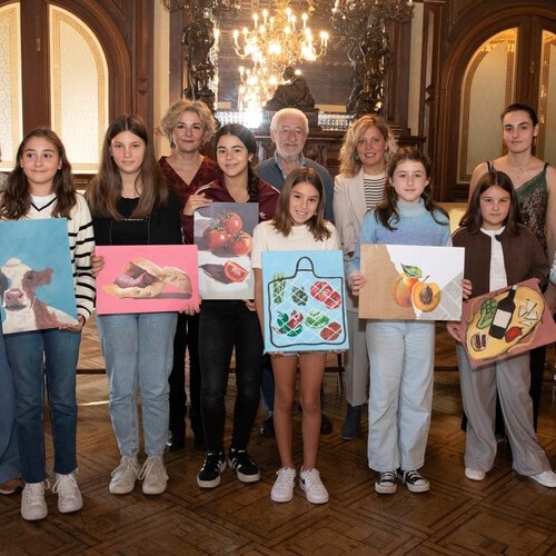 Julia Lara Esandi y Alaia Morala Turumbay se proclaman ganadoras de la quinta edición del Concurso de Pintura de la Semana de Producto Local