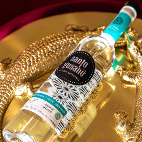 El mezcal Santo Gusano conquista Madrid en Piña Agavera, la feria de destilados mexicanos más grande de Europa