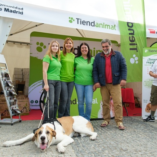 Tiendanimal: 100% comprometidos con la adopción de animales vulnerables en el XX Salón de la Adopción de Madrid