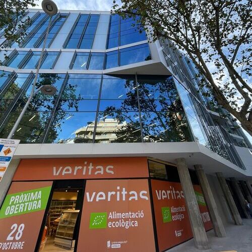 Veritas llega al emblemático edificio Estel y amplía su parque comercial por encima de los 90 supermercados