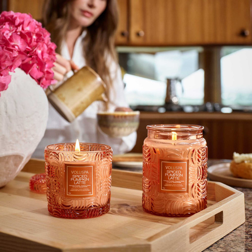 Voluspa propone un aroma para Halloween de pulpa fresca de calabaza kabocha, con un nuevo diseño inspirado en la Bauhaus