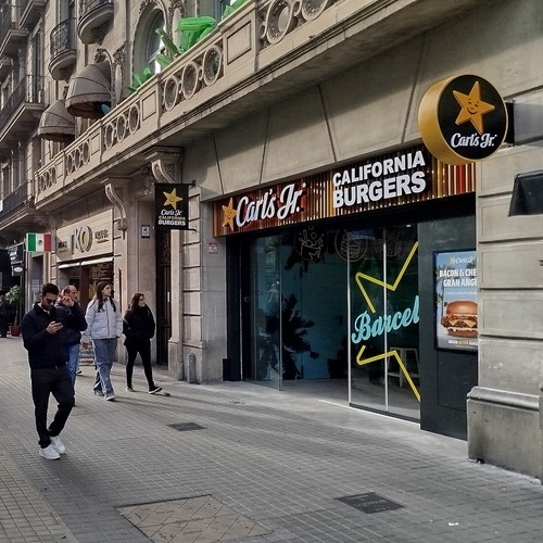 Carl’s Jr. abre en pleno centro de Barcelona