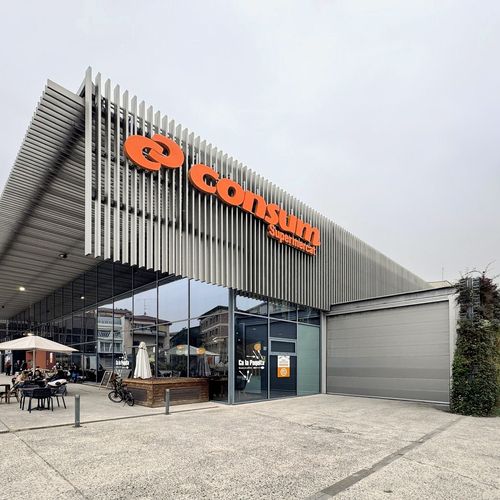 Consum abre una nueva tienda en el Mercado de Olot,la última del ejercicio en Cataluña