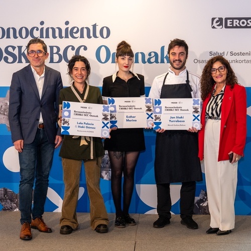 EROSKI y Basque Culinary Center distinguen a los egresados Esther Merino, Lola Palacio y Jon Iñaki Yurrebasso por su compromiso con el producto local, la sostenibilidad y la innovación