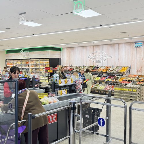 Fragadis moderniza su supermercato del Mercat Central de Reus