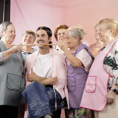 Peldanyos crea Yaya Wars junto a INTERPORC, la nueva campaña que homenajea la cocina tradicional entre generaciones