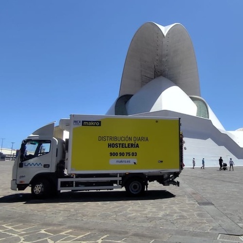 Makro cuenta con cuatro nuevos camiones 100% eléctricos en sus rutas de distribución de última milla en las Islas Canarias