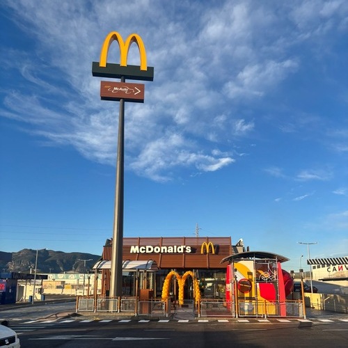McDonald’s inaugura su primer restaurante en Tavernes de la Valldigna y continúa su expansión en la Comunidad Valenciana