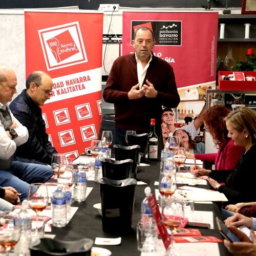 La IG Pacharán Navarro, la Asociación de Sumilleres de Aragón y la Asociación de Maîtres y Bartenders de Aragón firman un convenio para la promoción y formación sobre esta bebida