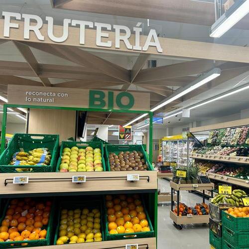 Alimerka reabre dos supermercados, en Oviedo y Vegadeo, tras una reforma integral