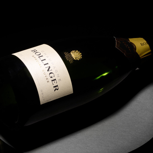 Bollinger presenta una nueva edición limitada de Special Cuvée para celebrar sus 45 años siendo el champagne de James Bond