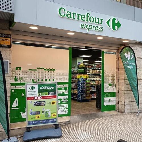 Carrefour impulsa su expansión con tres aperturas simultáneas