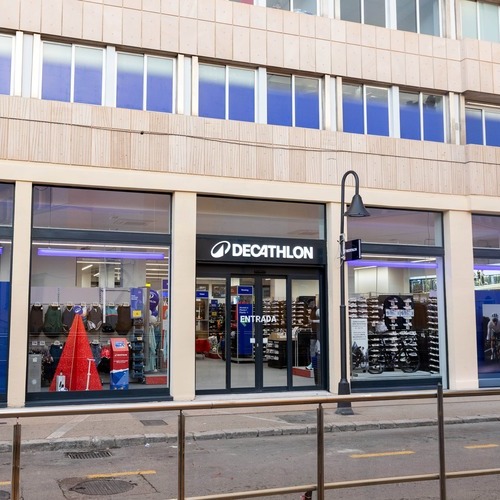 Decathlon inaugura una tienda de 700 m² en el corazón de Palma y alcanza los cinco establecimientos en la isla
