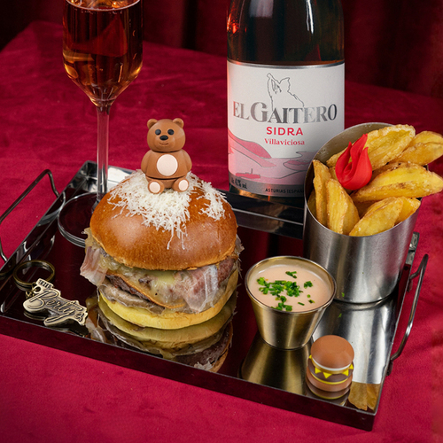 El Gaitero y Berty’s Burger se unen esta Navidad para lanzar “Adult Meal”, un menú maridado con sidra espumosa