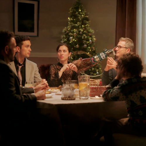 eLPOZO Alimentación celebra la Navidad con un toque de humor y autenticidad a una celebración familiar 