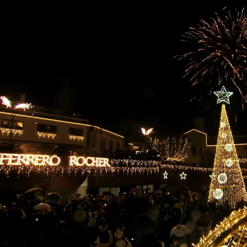 Tejeda resplandece con la espectacular iluminación navideña de Ferrero Rocher en el corazón de Gran Canaria