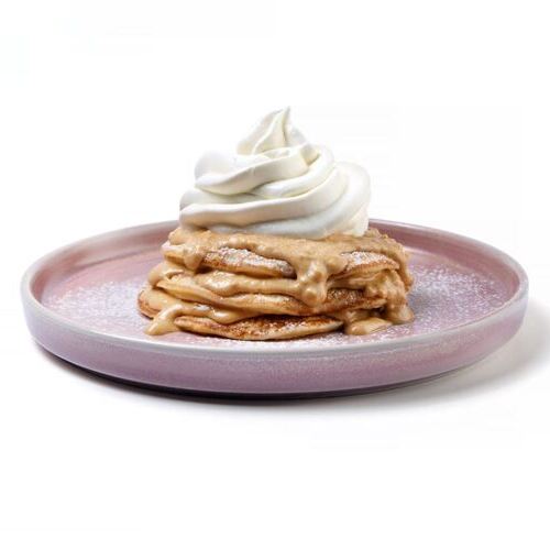 Tortitas con sabor a turrón: así es el nuevo postre de edición limitada de Hamburguesa Nostra y El Almendro