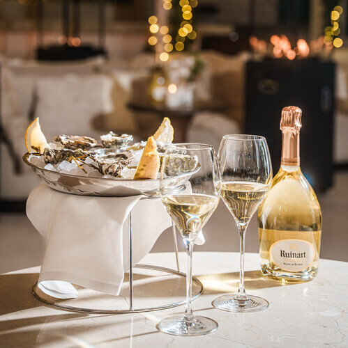Ruinart y Nota Blu New Brasserie celebran la Navidad con un lounge efímero para brindar en diciembre