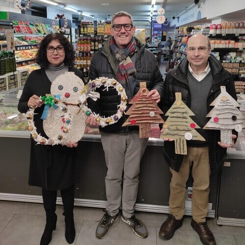 Plusfresc estrena su decoración de Navidad sostenible y solidaria realizada con la Fundación Aspros 