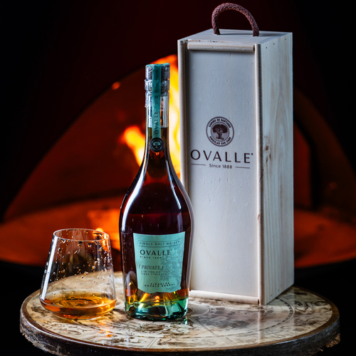Ovalle Private, el single malt elaborado en Galicia que irrumpe en el whisky de colección, con una edición especial de solo 350 botellas