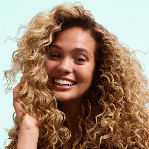 Propósito rizos definidos: Fructis Método Rizos de Garnier, la rutina que devuelve la salud (y la forma) a tu cabello rizado este 2026